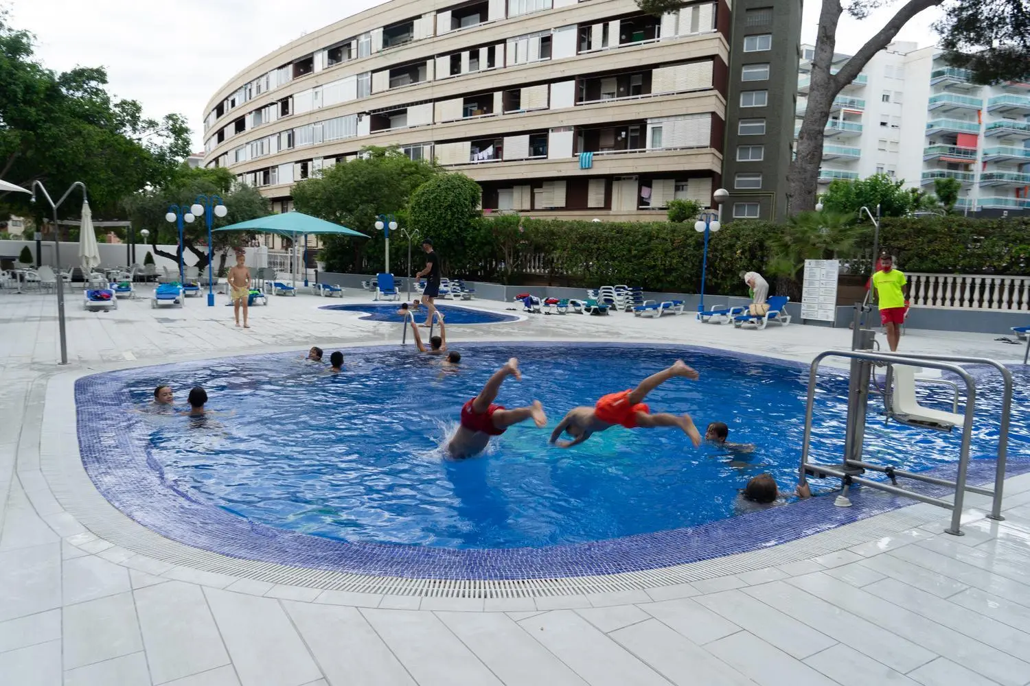Zona de piscina del hotel